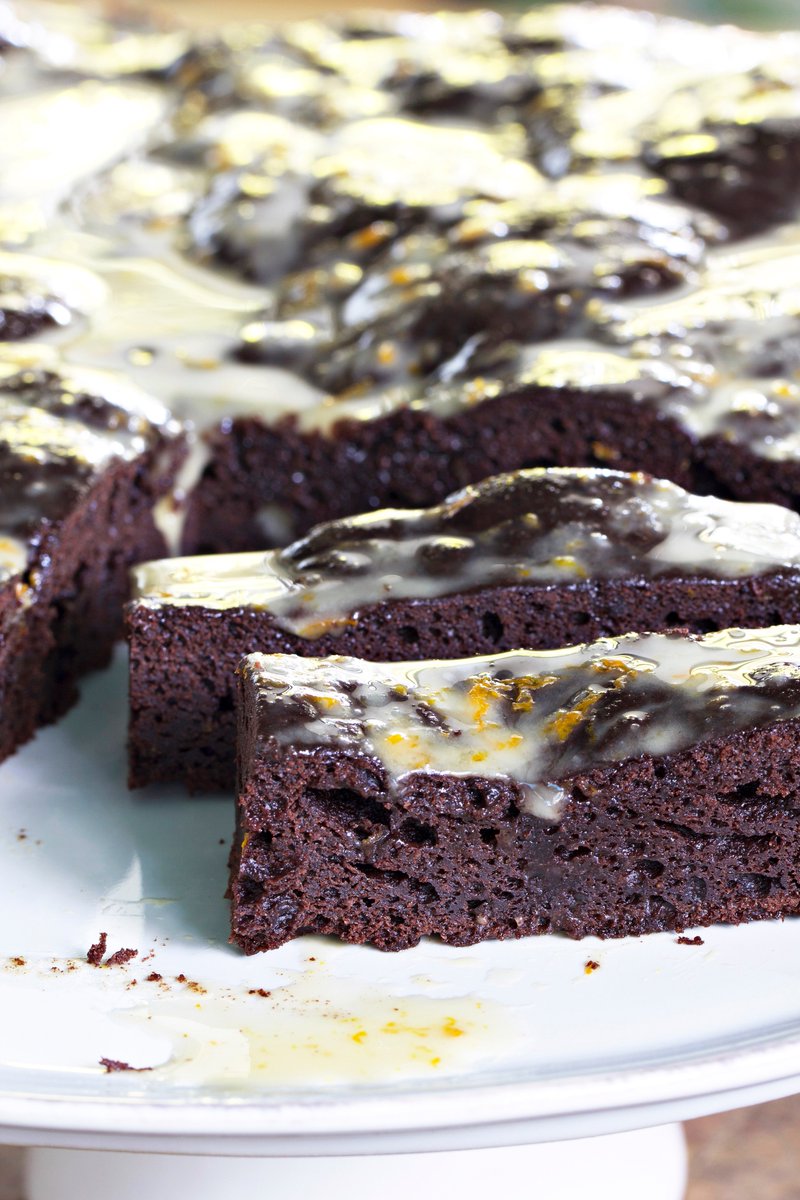 mypaleomarin's tweet photo. “Valrhona Chocolate Snacking Cake w/ Mandarin Lemon Glaze (GF) (DF)”
The dark chocolate pairs perfectly with the tangerine flavor of the mandarines, and makes for a sophisticated adult dessert.
#paleo #cake #glutenfree #dairyfree #Valrhona #chocolate #snacks #snackingcake #nyt https://t.co/vIfhDBsw9S