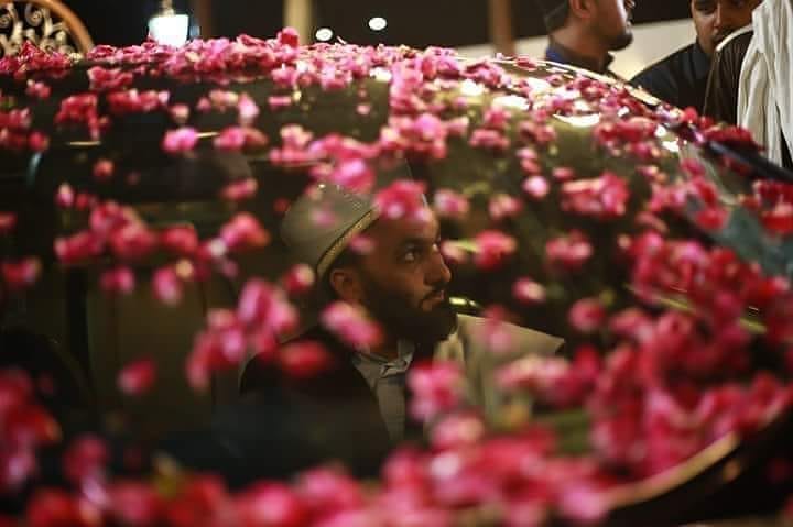 बहारों फूल बरसाओ 🌹
मेरा महबूब आया है मेरा महबूब आया है 
#YaSayyadi