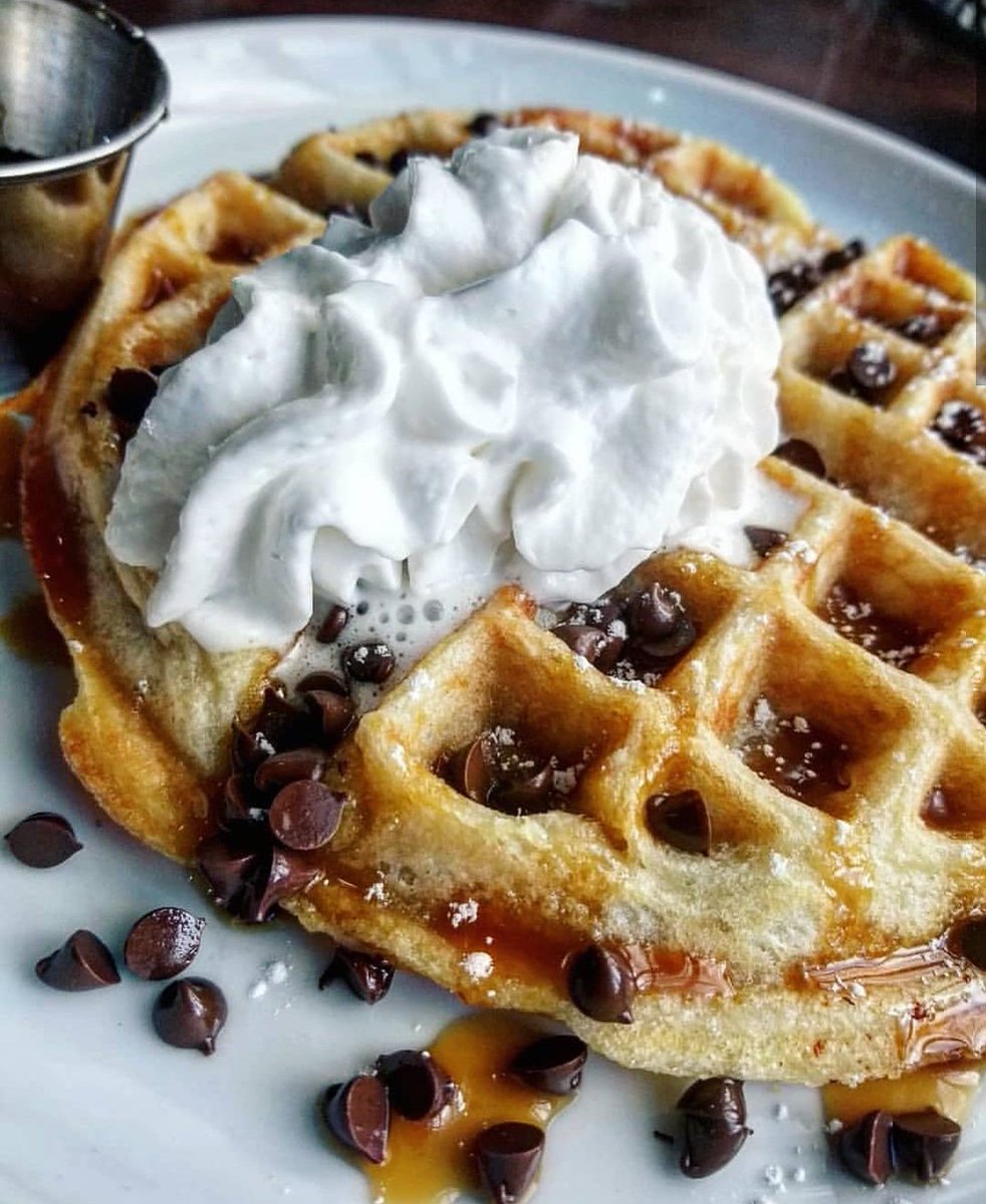 Rhode_Eats's tweet image. Be like our friends @2guysandtheirfood (ig') and do this Sunday's Brunch the right way with the LEGENDARY chocolate🍫chip VEGAN waffles🥞 from @TheGrangeRI - ⚠️TAG YA BRUNCH SQUAD!!⚠️

#RhodeEats 
#rhodeisland 
#vegan