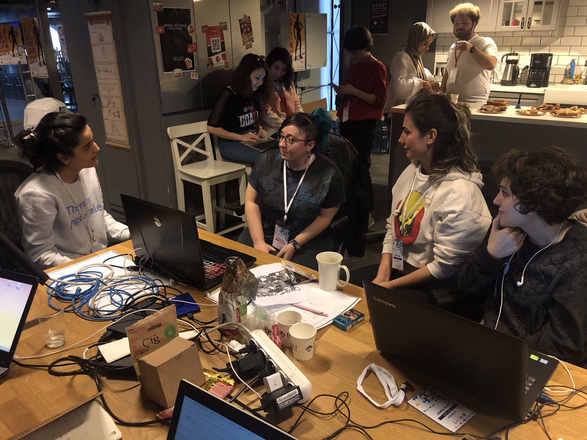 NBernaAslan's tweet photo. Bir çok eğitimci,yazılımcı,tasarımcı 48 saattir @mekteppcom in düzenlediği #Educathon19 ‘da eğitimde #AR odağında yaratıcıfikirlerini tasarlayıp prototiplerini geliştirdi!Mentör olarak bu etkinliğin bir parçası olmak çok ilham vericiydi.
#VRFirst #BugLab #Mektepp @buggamelab https://t.co/lJlvxFs9vt