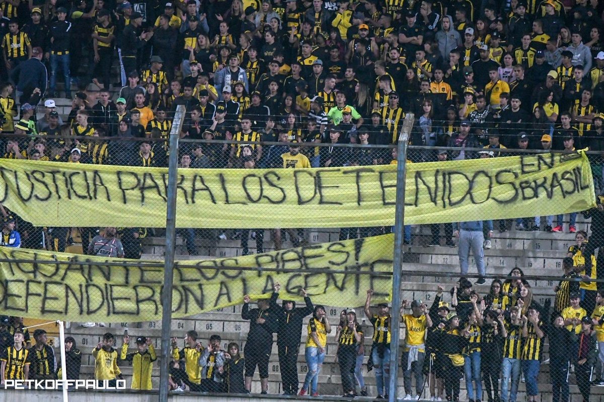 JUSTICIA PARA LOS DETENIDOS EN BRASIL 

AGUANTEN LOS PIBES
DEFENDIERON A LA GENTE