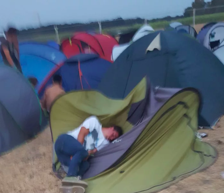 bestcampingear's tweet photo. ⛺ He's doing it wrong but it was probably un-in-tent-ional😂
🔗 https://t.co/MFoWeFa7MO 
—
#bestcampinggear #camping #campinggear #outdoor #outdoors #campingtrip #camplife #tentlife #campinglife #campinglove #campingvibes #campingtime #travel #traveling #hiking #funny https://t.co/xWp5r3kgW7