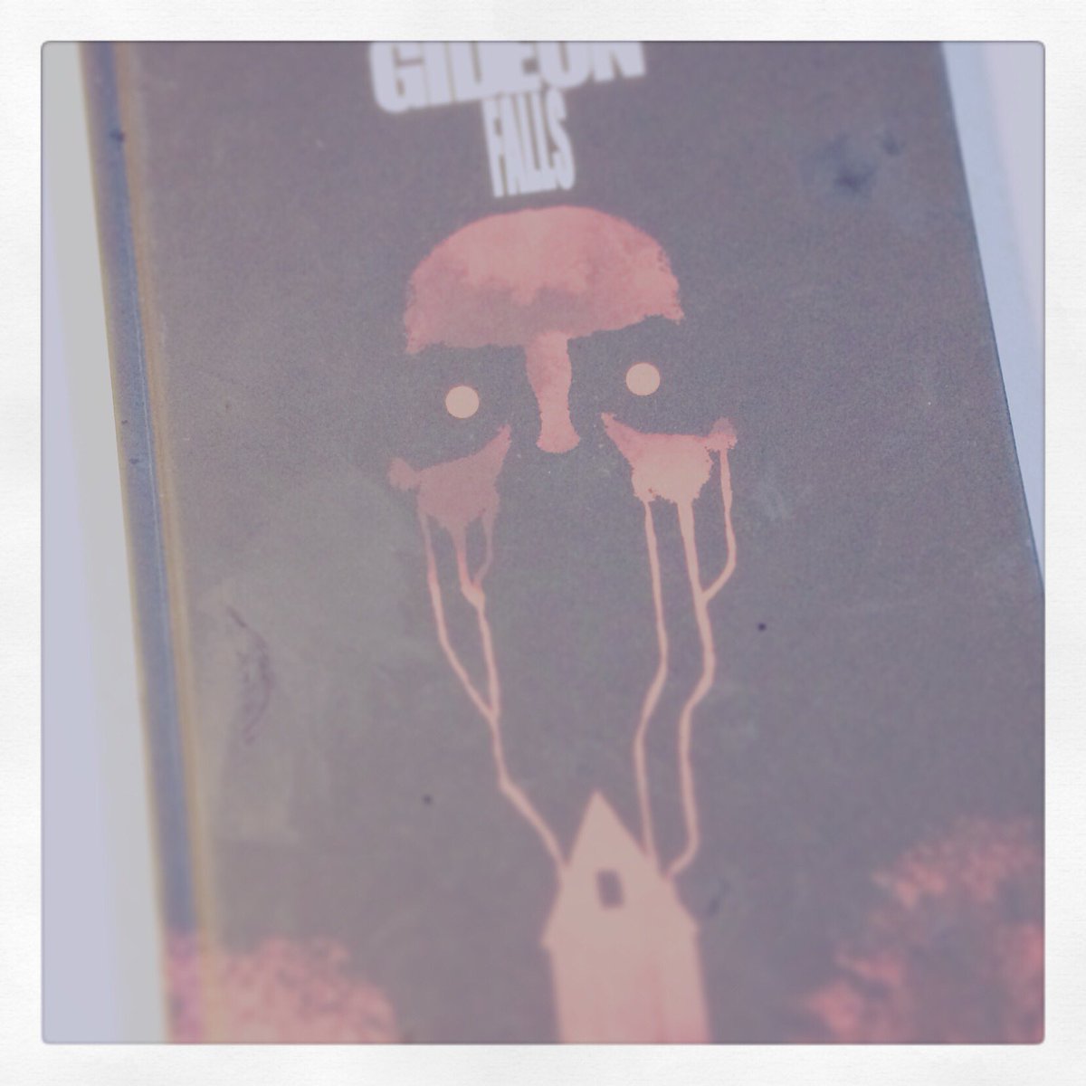 StarTrek1018's tweet photo. The Black Barn - I love this hardcover! #GideonFalls #ImageComicsWeBelieveInHorror @ImageComics #ImageComics #WeBelieveInHorror @Dinesh_s #WillDennis #LCSD2018 @JeffLemire #TVSeries #LocalComicShopDay2018 @And_Sorrentino #Review #Batman @Jock4twenty #Hawkeye #NCBD @real_pornsak https://t.co/mw9BXe41lp