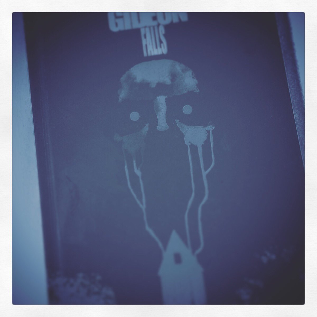 StarTrek1018's tweet photo. The Black Barn - I love this hardcover! #GideonFalls #ImageComicsWeBelieveInHorror @ImageComics #ImageComics #WeBelieveInHorror @Dinesh_s #WillDennis #LCSD2018 @JeffLemire #TVSeries #LocalComicShopDay2018 @And_Sorrentino #Review #Batman @Jock4twenty #Hawkeye #NCBD @real_pornsak https://t.co/mw9BXe41lp