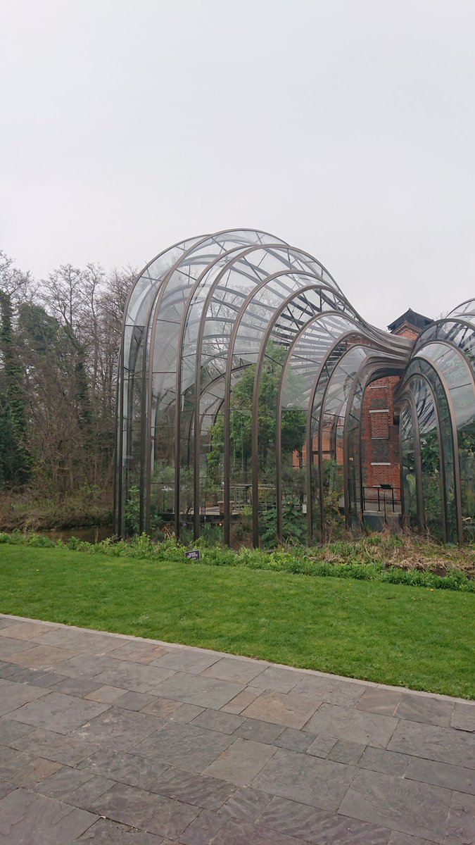 BitShredder's tweet image. Drinking cocktails at @BombaySapphire distillery
#bombaydistillery
