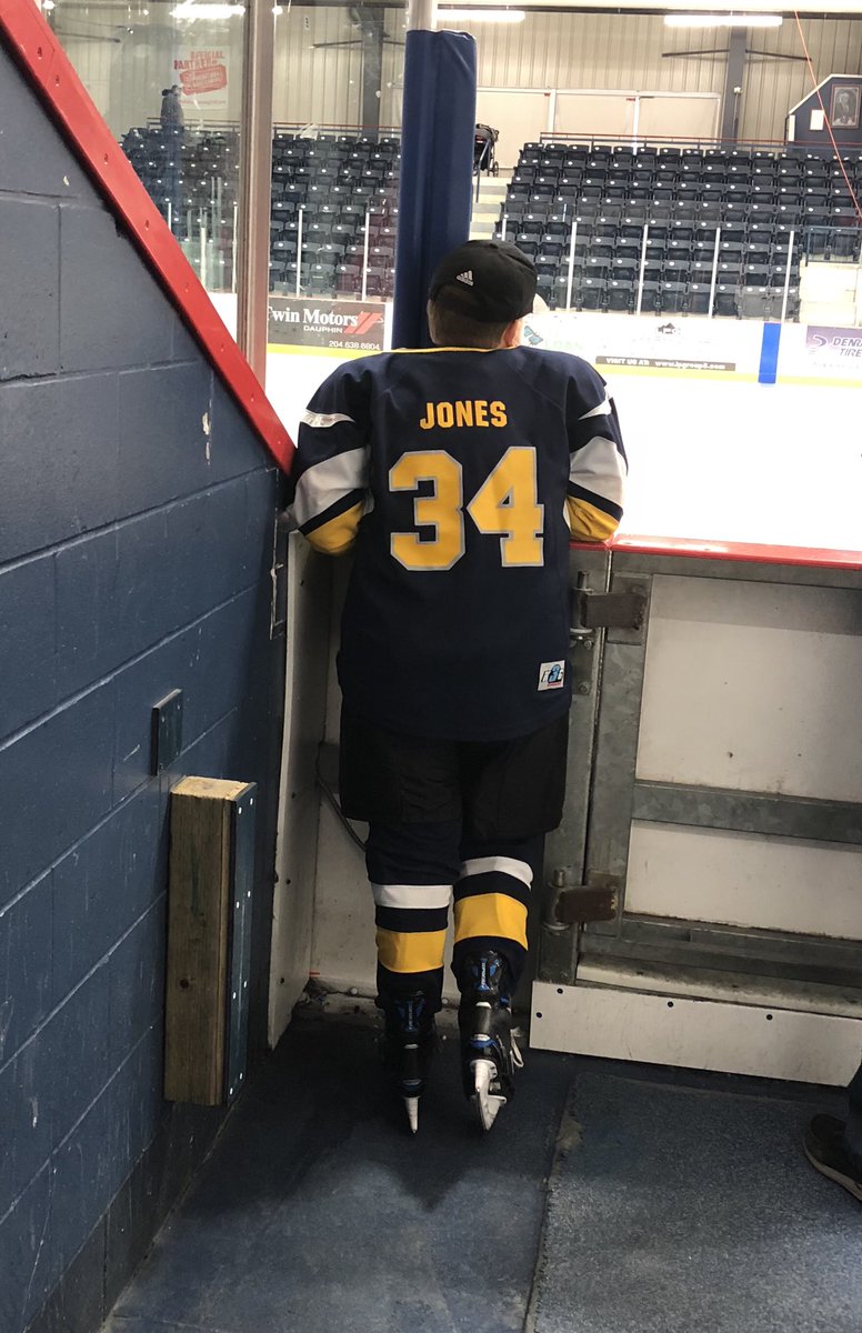 JonesBillyjo1's tweet photo. Another year in the books! Thank you to Kales coaches on two great teams. Great kids and families. And a super special little hockey sister! #goodbyewinter #soccertime #golfseason #backyardtime https://t.co/9C22HODZ9y