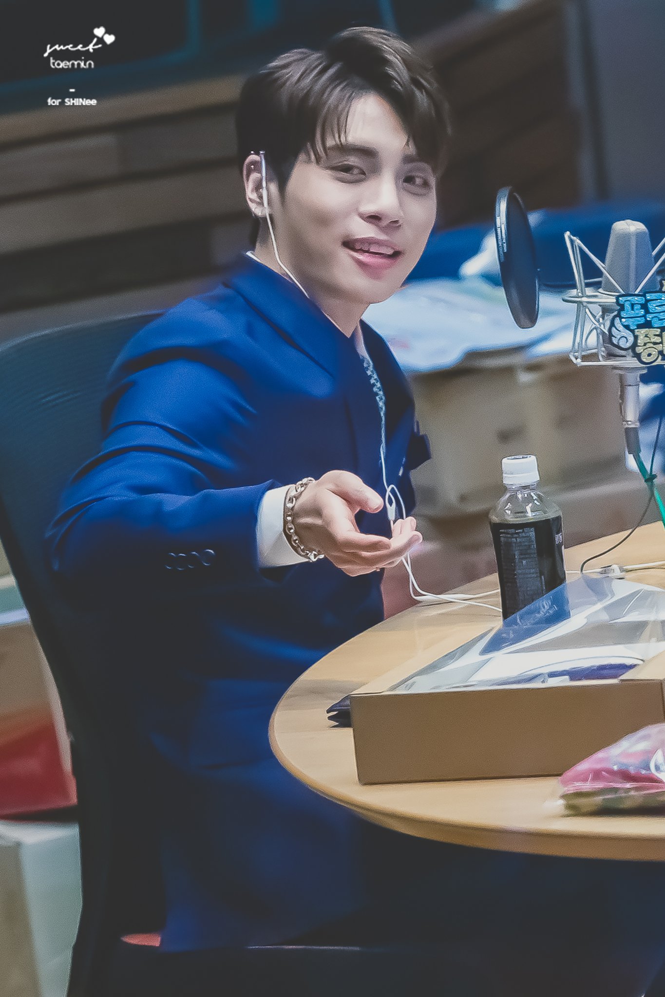 SHINee 青い夜、ジョンヒョンです ピンバッジ