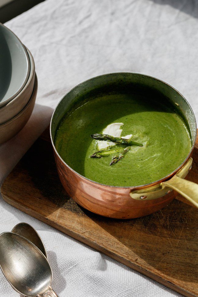 Very Green Asparagus Soup, from this week’s #CurrabinnyCooks column in The <a href="/irishexaminer/">Irish Examiner</a> 💚 “We love to make this when craving a big bowl of green goodness.” irishexaminer.com/breakingnews/l…