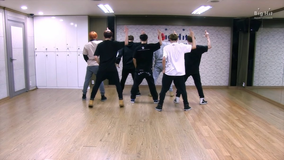 Intl_k_army's tweet photo. #BTS @BTS_twt #BoyWithLuv 

     BOY IN LUV         BOY WITH LUV https://t.co/XltelrBahh