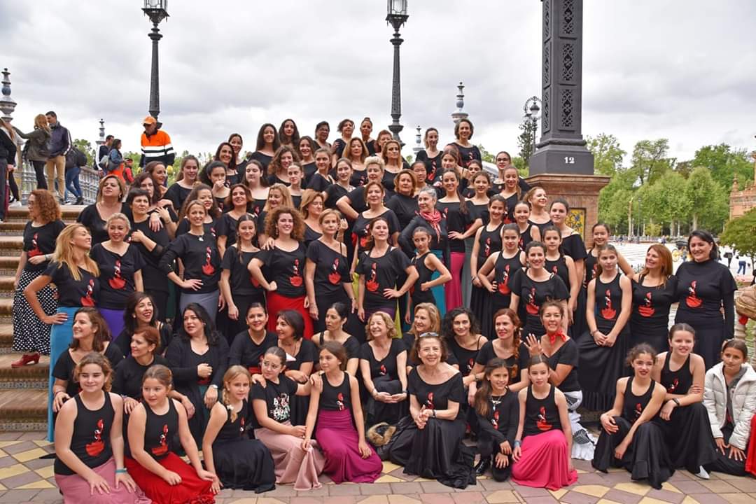 MillaAcademia's tweet photo. Sevilla brilló , la plaza de España nos embrujó y mi gente con su arte nos emocionó.
@MirandaGuitarra @egonzalezv9 @NataliaML88 
#Flamenco #Bulerías #EscueladeBaileMilla  #VivaelFlamenco https://t.co/bu3BmQcAqD