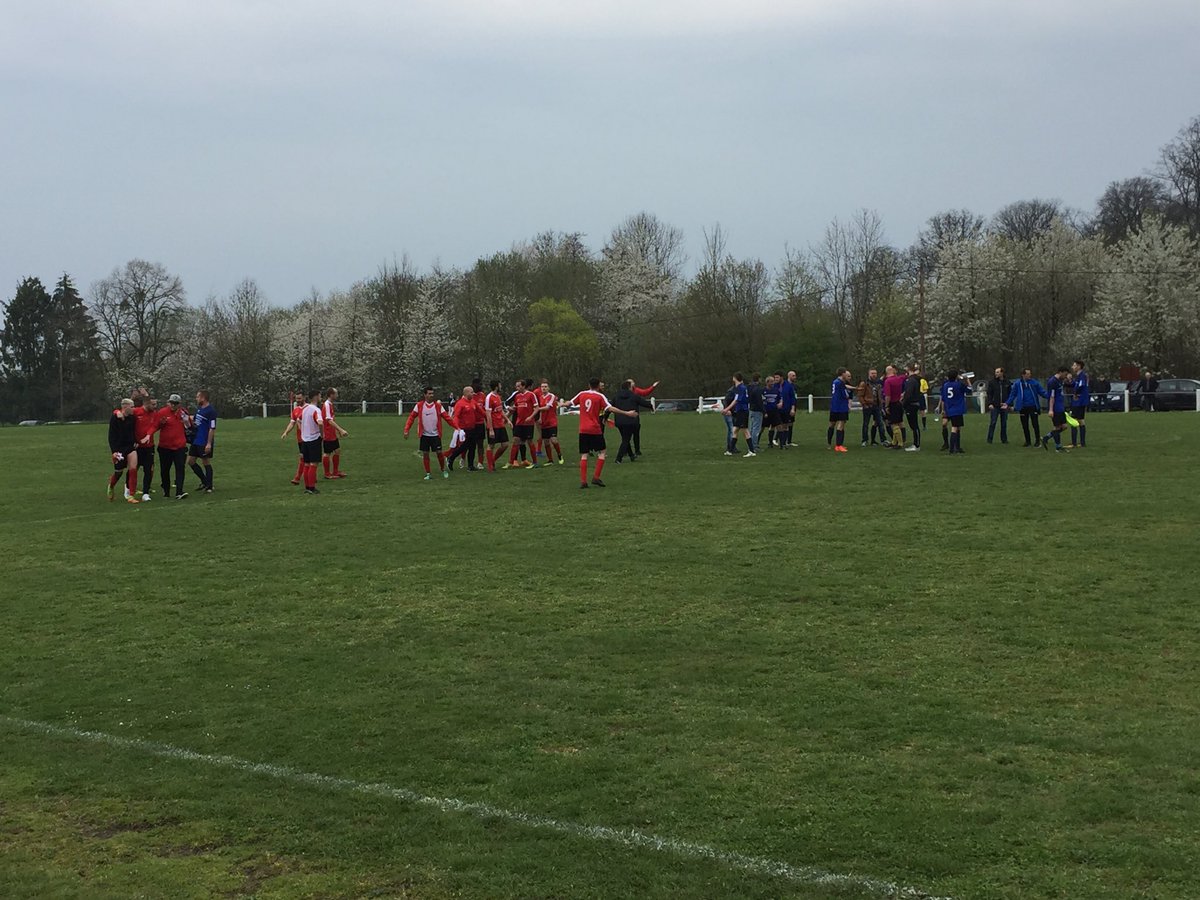 sports_rl's tweet photo. Fin de match tendue à Schwerdorff, où Metz Conquistador a obtenu le nul sur un penalty dans les arrêts de jeu. Score final : 2-2 #District #commedespros https://t.co/rTveUyOVFI