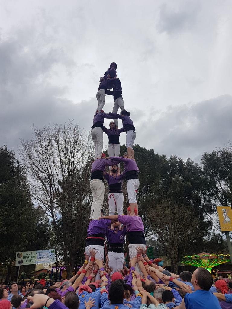 Marrecs's tweet photo. La @CCFigueres descarrega el 3 de 7 en repetició de la primera ronda de la #FiraDelEmbotit a Bescanó.
#castellers #castelleres https://t.co/PYaUwckOWA