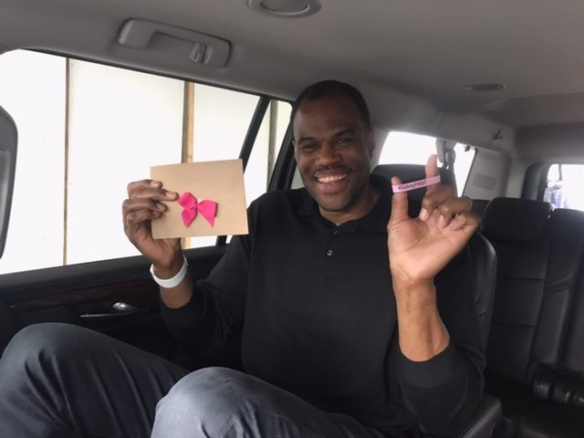 therobettes's tweet photo. In the spirit of NCAA Final Four @marchmadness basketball in Minneapolis this weekend: #LOLBotShot -- robots built by college engineers playing HORSE! Also, guest appearances by @DavidtheAdmiral (with a Robettes bow) @laettnerbball ๐ค๐๐ค๐ https://t.co/luNvsA8igY