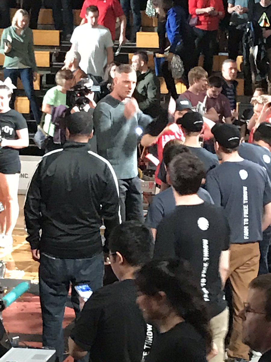 ChrisLongKSTP's tweet photo. Neat #FinalFour event over at @DLSislanders today.
Minnesota, Purdue, S. Dakota St and Wisconsin robotics teams took on Christian Laettner and David Robinson - and each other - in robot hoops.
#LOLBotShot https://t.co/0ArDmciCpW