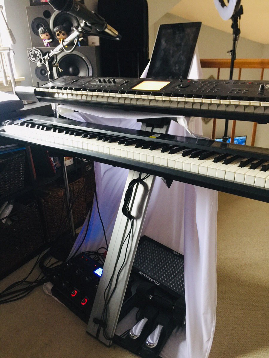 streetcornerrnb's tweet photo. Gig and home setup. https://t.co/KqyfZlCvWp