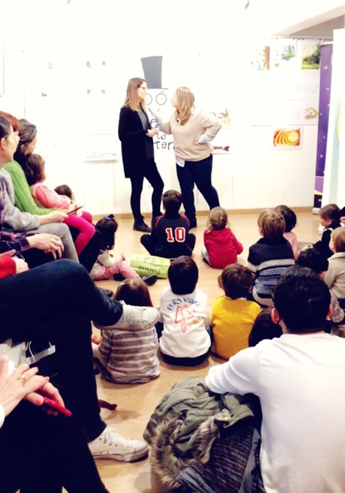 Por fin presentamos ayer ¿QUÉ HAY EN LA CHISTERA? en la librería <a href="/liberespacio/">Liberespacio</a> en Madrid y por la tarde firmé en el <a href="/elcorteingles/">El Corte Inglés</a>.
Muchas gracias a tod@s los que os pasasteis a arroparnos y dar las gracias de nuevo a <a href="/ed_llumdelluna/">Ediciones Llum de Lluna</a> y Alberto Sastre por hacer este sueño posible.