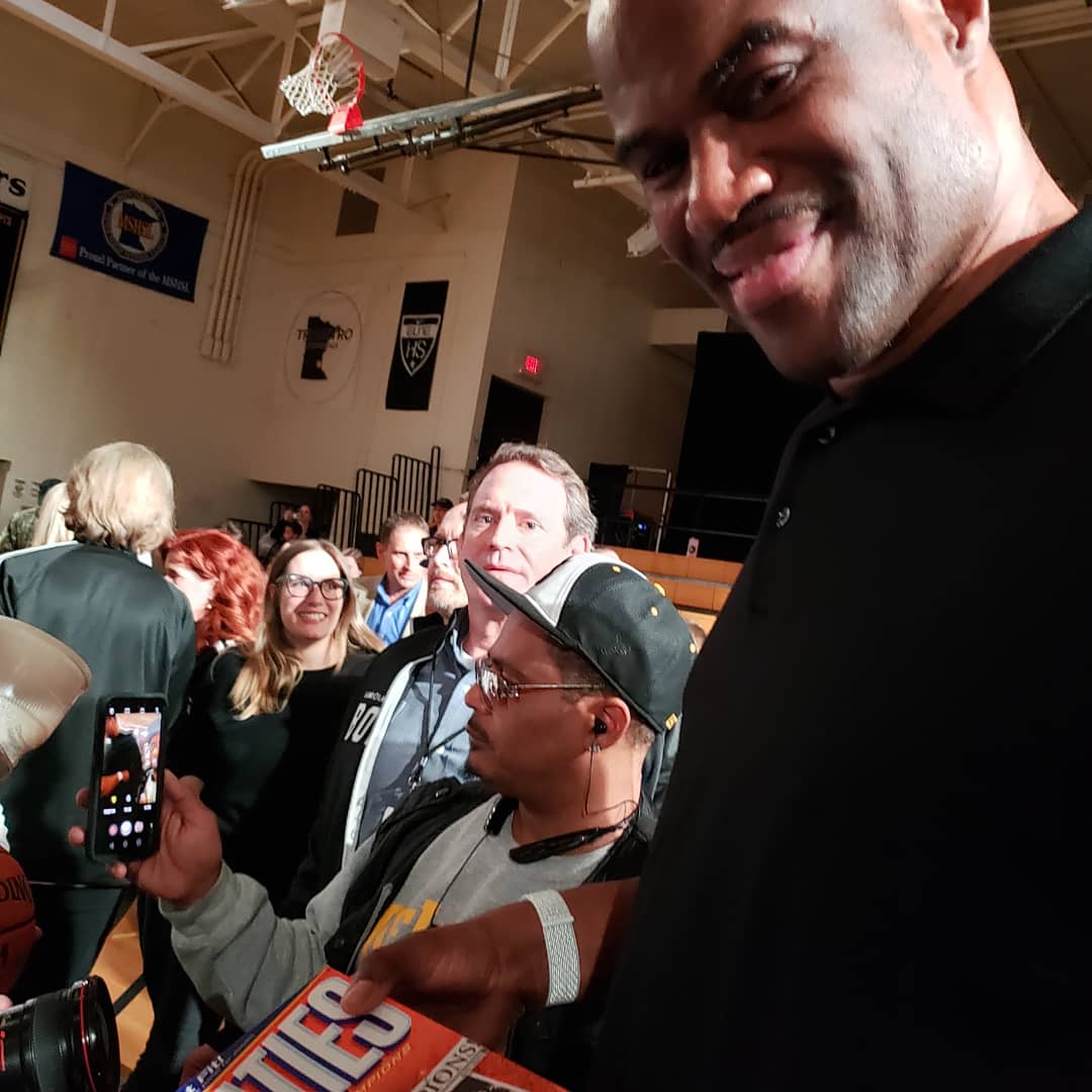 AndrewLathrop's tweet photo. @DavidtheAdmiral @LandOLakesInc Great to meet you at event! Thanks for signing my 2003 Spurs Championship Wheaties box! Appreciate it!
#lolbotshot #GoSpursGo https://t.co/DdoOGIbfAp