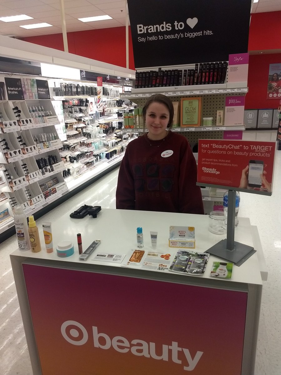 Zoe showing off our features items as well as some of her personal favorites. Way to drive sales! <a href="/DrewGuenther/">Drew Guenther</a> @ashmclaugh715
