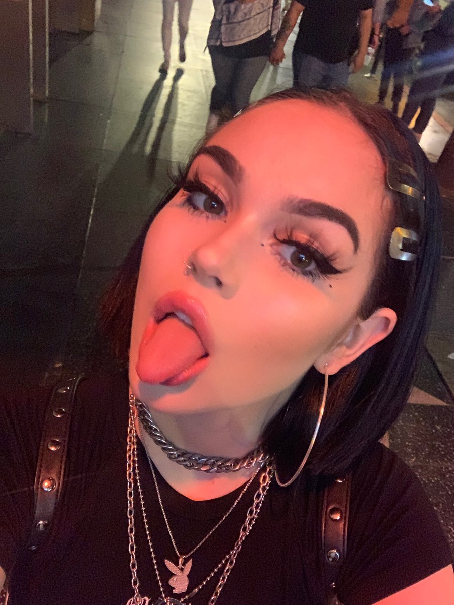 MAGGIE LINDEMANN tweet media