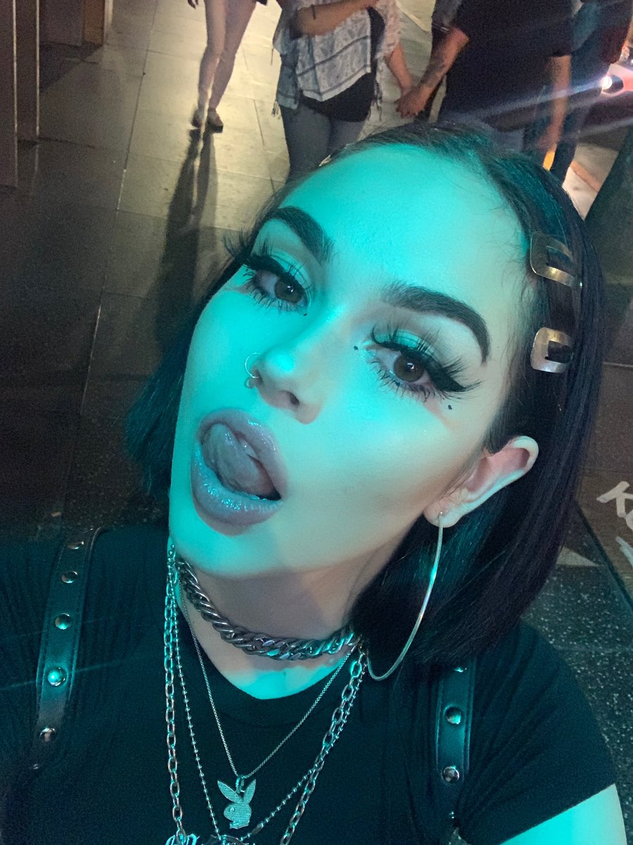 <3