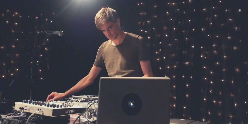 Hyperbits's tweet image. #Hypertips 230: Listen to @Jon_Hopkins_ 'Singularity' album. This is the pinnacle of creative and high-quality electronic music production.