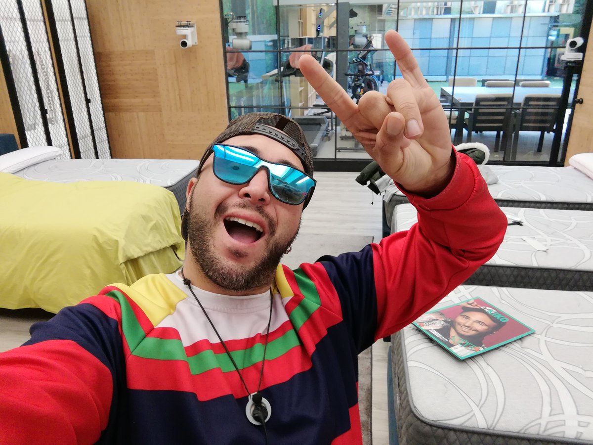 MIGUELSAEZOFICI's tweet photo. ¡Último empujón! 
Vamos familia. #KIKORIVERAGANADOR" #GHDÚODBT13 
eres grande @riverakiko 
hay gente que se ha sorprendido contigo hermano je je 
como bien dices #AsiSoyYo 
no cambies nunca hermano https://t.co/BFebTjDyAq