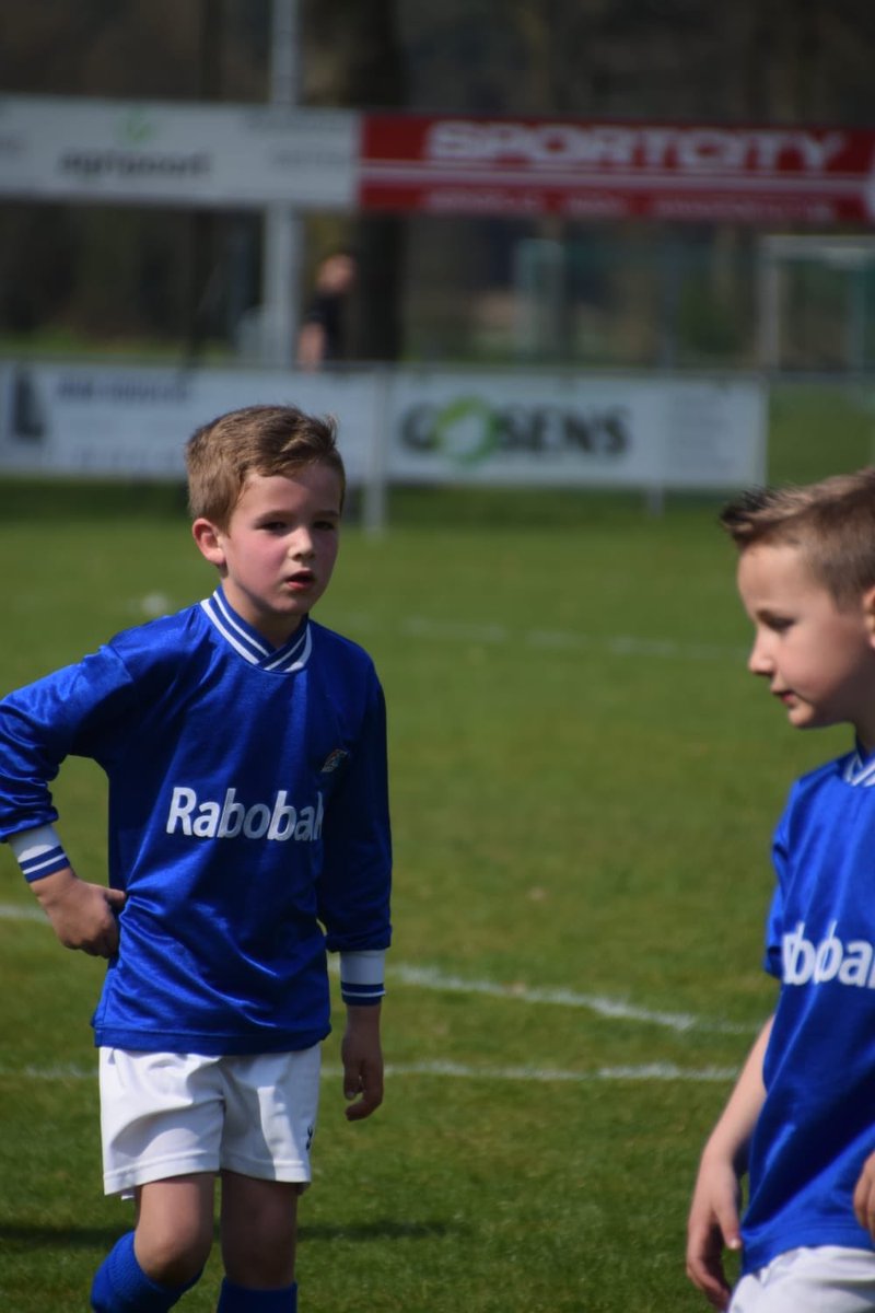 Trotse papa; Gijs vandaag voorwedstrijd met de jongste pupillen JO7 mogen spelen voor de wedstrijd van de grote jongens van <a href="/violakantine/">violakantine</a> #viola tegen <a href="/JongBrabant/">Jong Brabant</a>.