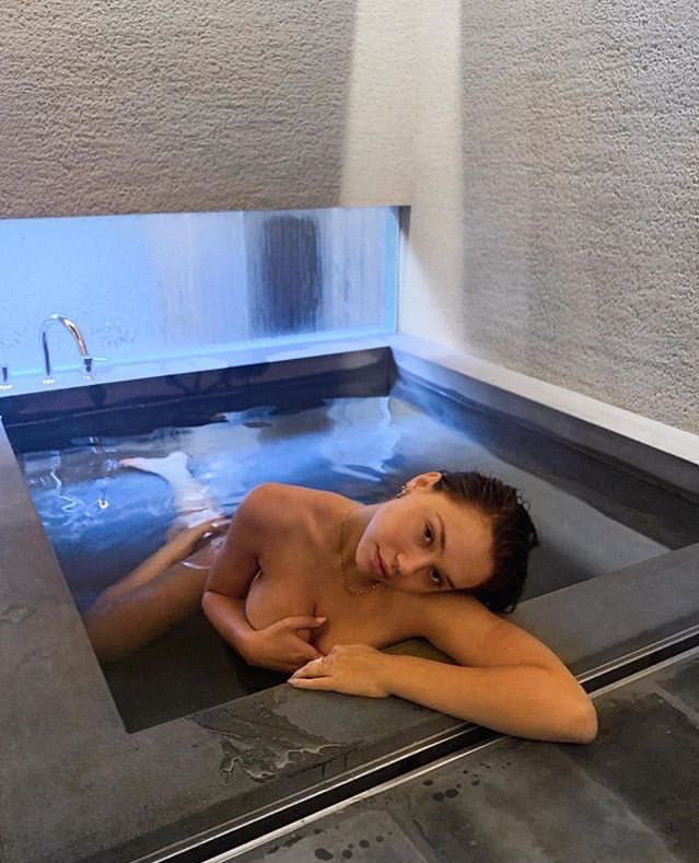 Con ganas de que alguien venga y me coja acá mismo 💦