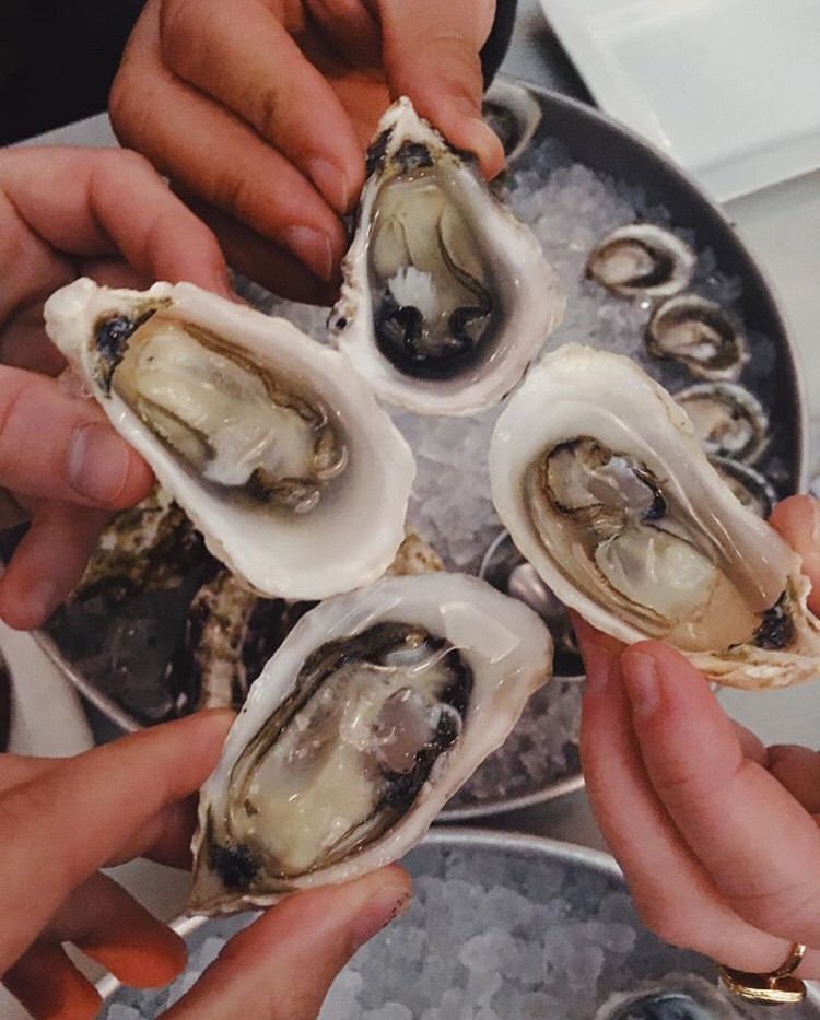 Always in the mood for a dozen Chelsea Gems! Tide tumbled here in Olympia, these oysters have a flavor profile that’s sweet and buttery with a delicate touch of brine. 🐚🐚🐚
•
#chelseafarms #chelseafarmsoysterbar #chelseagems #oysters #tidetumbled #downtownolympia #olympiawa