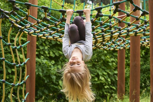 SIRCtweets's tweet photo. The benefits of unstructured #OutdoorPlay include increased physical and mental health, better social skills, improved learning at school, and enhanced risk management skills - from @CPHA_ACSP @PlayOutsideUBC https://t.co/cUEUZZ9bII https://t.co/PvbgC3DCS9