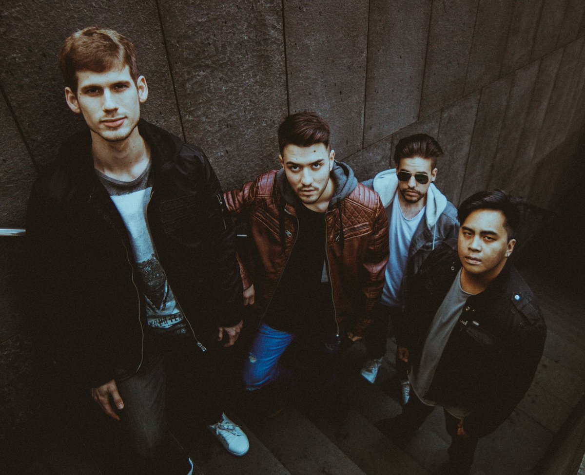 Hey! ¿Cómo va el domingo? Nosotros seguimos trabajando en cosas nuevas que enseñaros 🤘