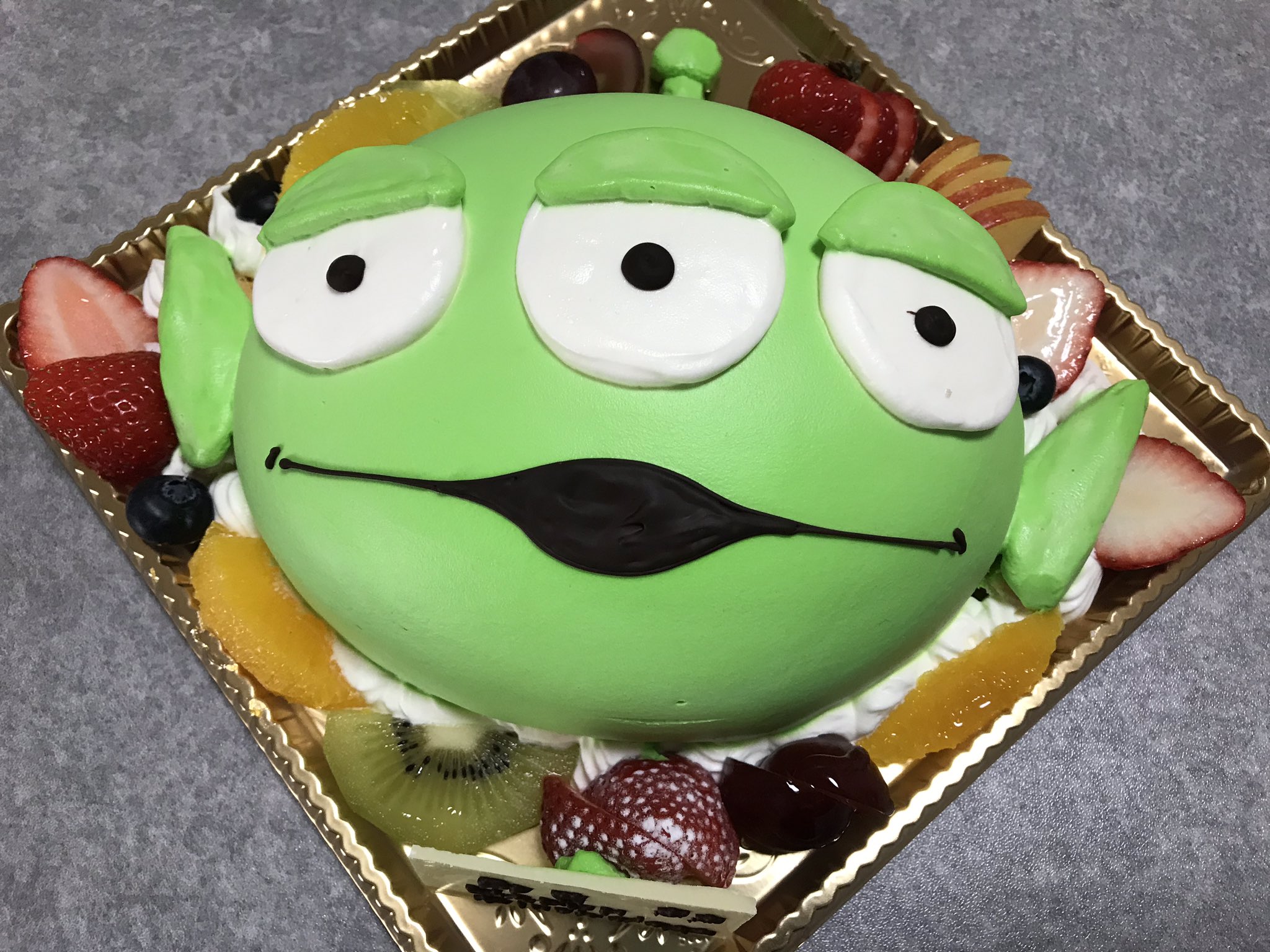 Koma 02 サプライズケーキプレゼントした リトルグリーンメン エイリアン トイストーリー 誕生日ケーキ オーダーメイド T Co Acev0wv9qa Twitter