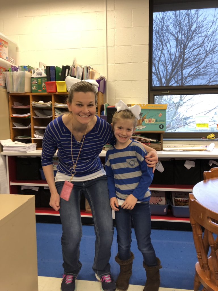 MrsCibellis's tweet photo. Twin Day with a student! “I love being your twin, Mrs. Cibellis!” #whyiteach #stewshines https://t.co/oaz5YNKwyH