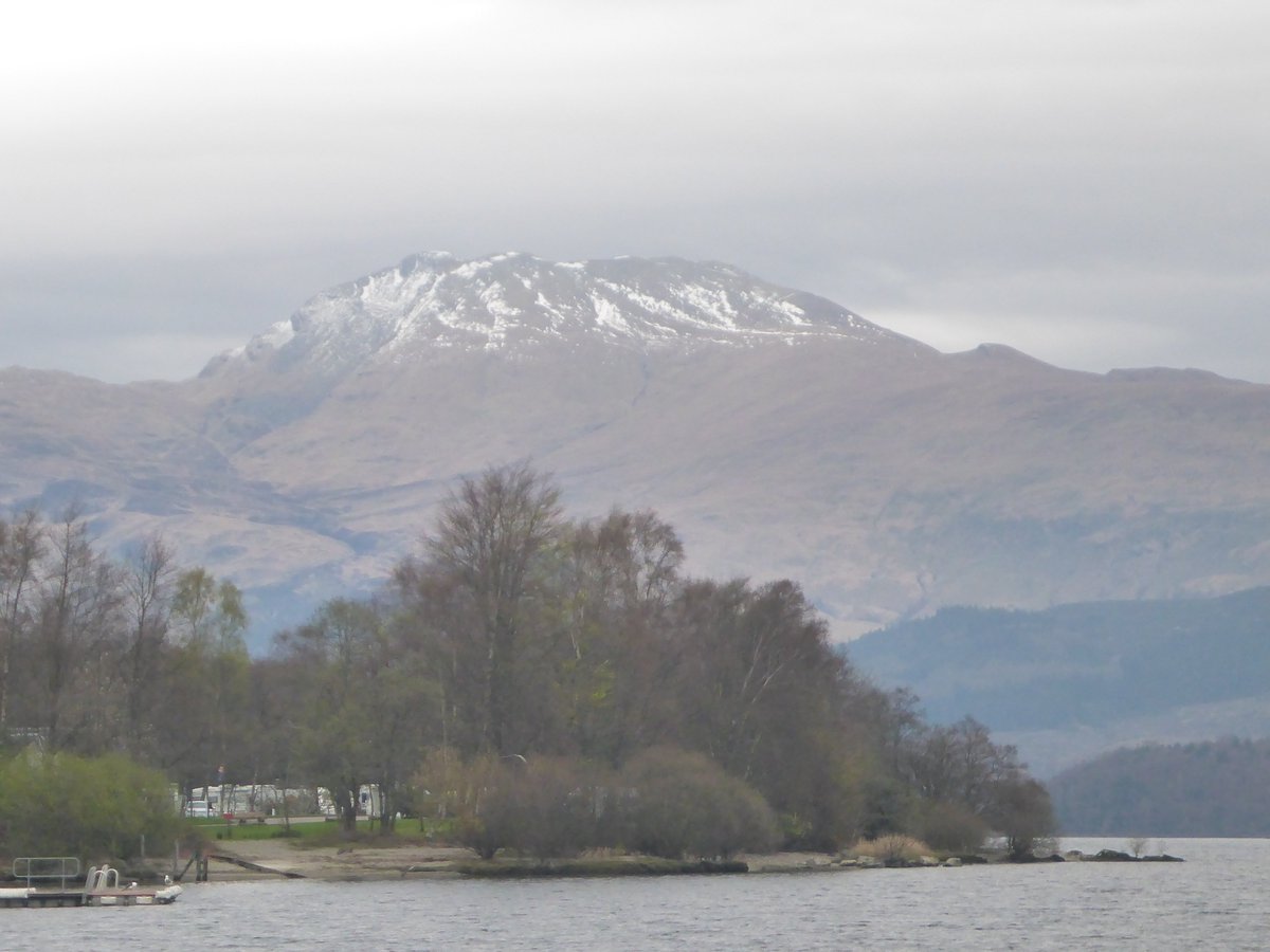 greginthewater's tweet photo. Saturday morning at #luss under a snowcapped #benlomond for a fresh 18 minute skins swim in the 5.5c water. That loch is stubbornly holding onto the cold water to keep us invigorated. @lovelochlomond @lomondtrossachs #leaveonlybubbles https://t.co/C7hlvWVAee