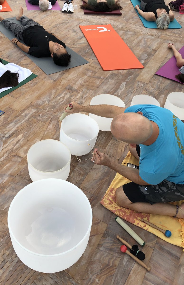EdenRocMia's tweet photo. Thank you @adrianmolina from #WarriorFlow for guiding us into a relaxing meditation and sound bowl healing to help us find our flow.
We’d also like to thank @GTsKombucha Kombucha for hydrating us! Head over to our IG story to see more from our chill evening.
#HowDoYouBeCo https://t.co/LTtamLPes0