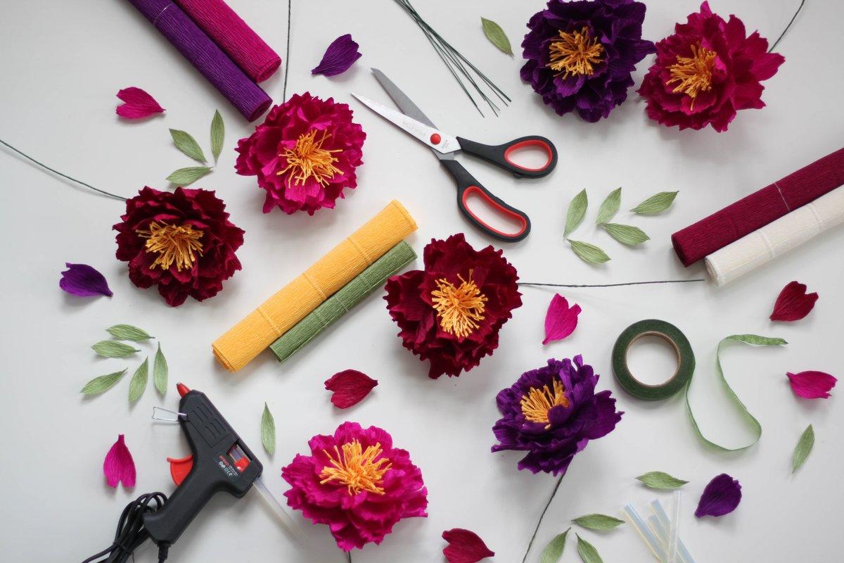 Join botanical artist Bee Watson (<a href="/wildhivedesign/">Wild Hive | Paper Flowers</a>) for an intro to the art of paper flower making. Learn to make your own detailed blooms, using high-grade Italian crepe paper at the #RHSLondon Spring Launch &amp; Orchid Show.

Book your place for 9-10 April:
rhs.org.uk/shows-events/r…