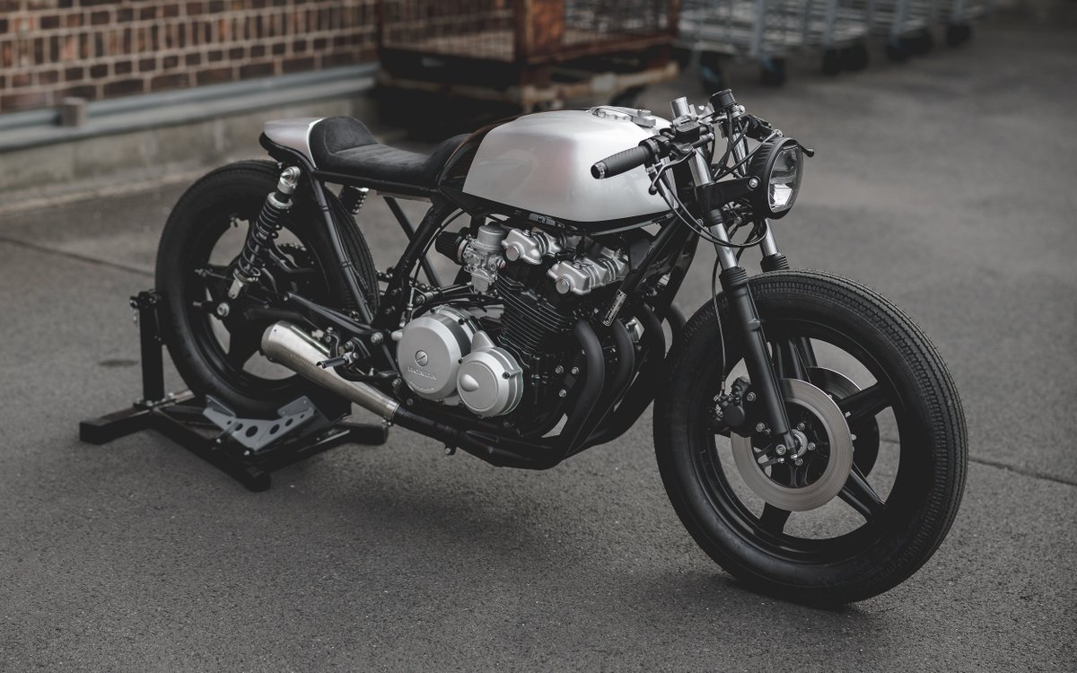 MensLifeStyleOn's tweet photo. 1981 Honda CB750 K(Z) Custom by https://t.co/zDGsI1FtHd
https://t.co/WHCGWmjR0p
#motorbike #motorcycle https://t.co/dgi2GvjvMT