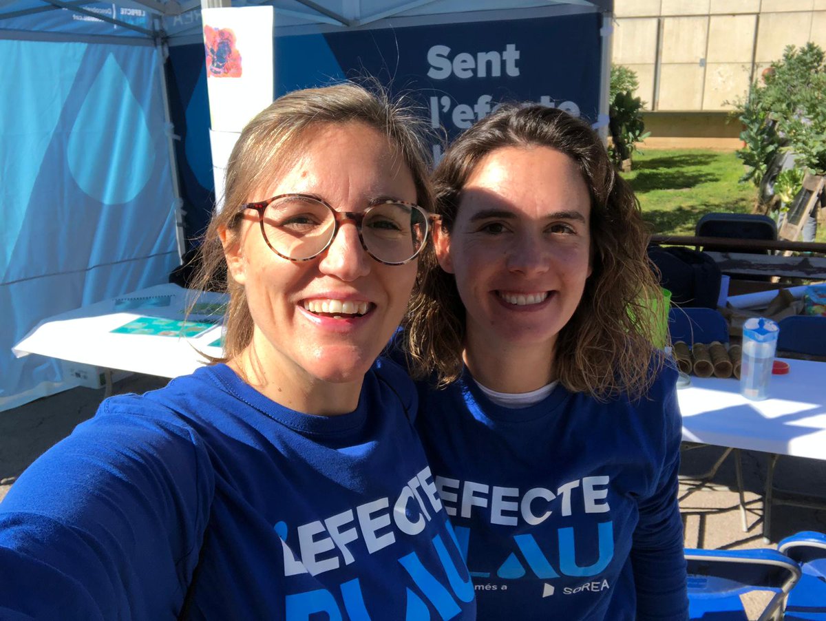 MarionaAlbareda's tweet photo. Avui la meva primera experiència com a #educadora de @_EscueladelAgua a la #festa verda de Can Borrell a #Mollet!! Amb #efecteblau de @sorea hem disparat als #microbis 🦠, après la importància del rentat de mans fent un ús responsable de l' #aigua 💦 i moltes més activitats ⛲🚰 https://t.co/XRXGanSCpO