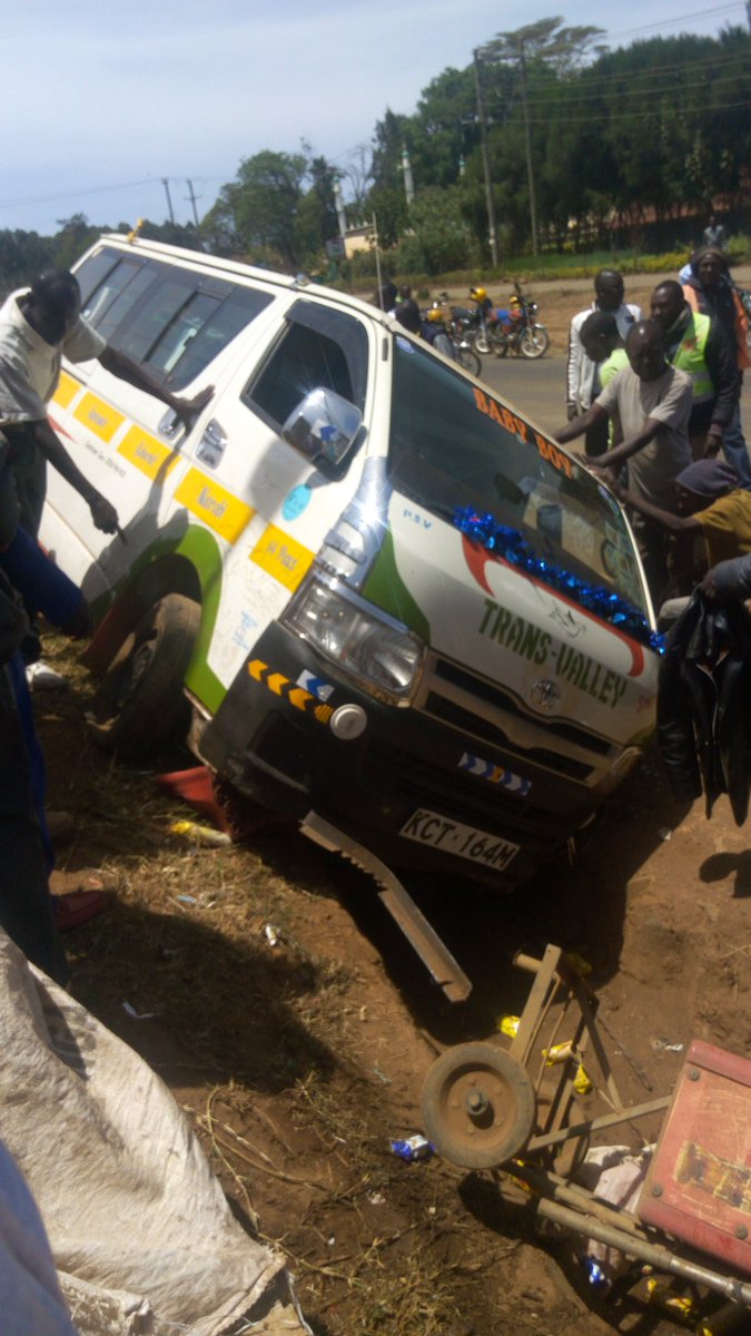 KChebore's tweet photo. Congratz Eldoret Police and the C.G of Uasin Gishu for your quick response following an accident at Iten matatu terminus, Eldoret. @GvnMandago @PoliceKE @UGC_TheChampion ,the response took less than 5mins, the officers should have been high alert. https://t.co/CrwuxlQKAX