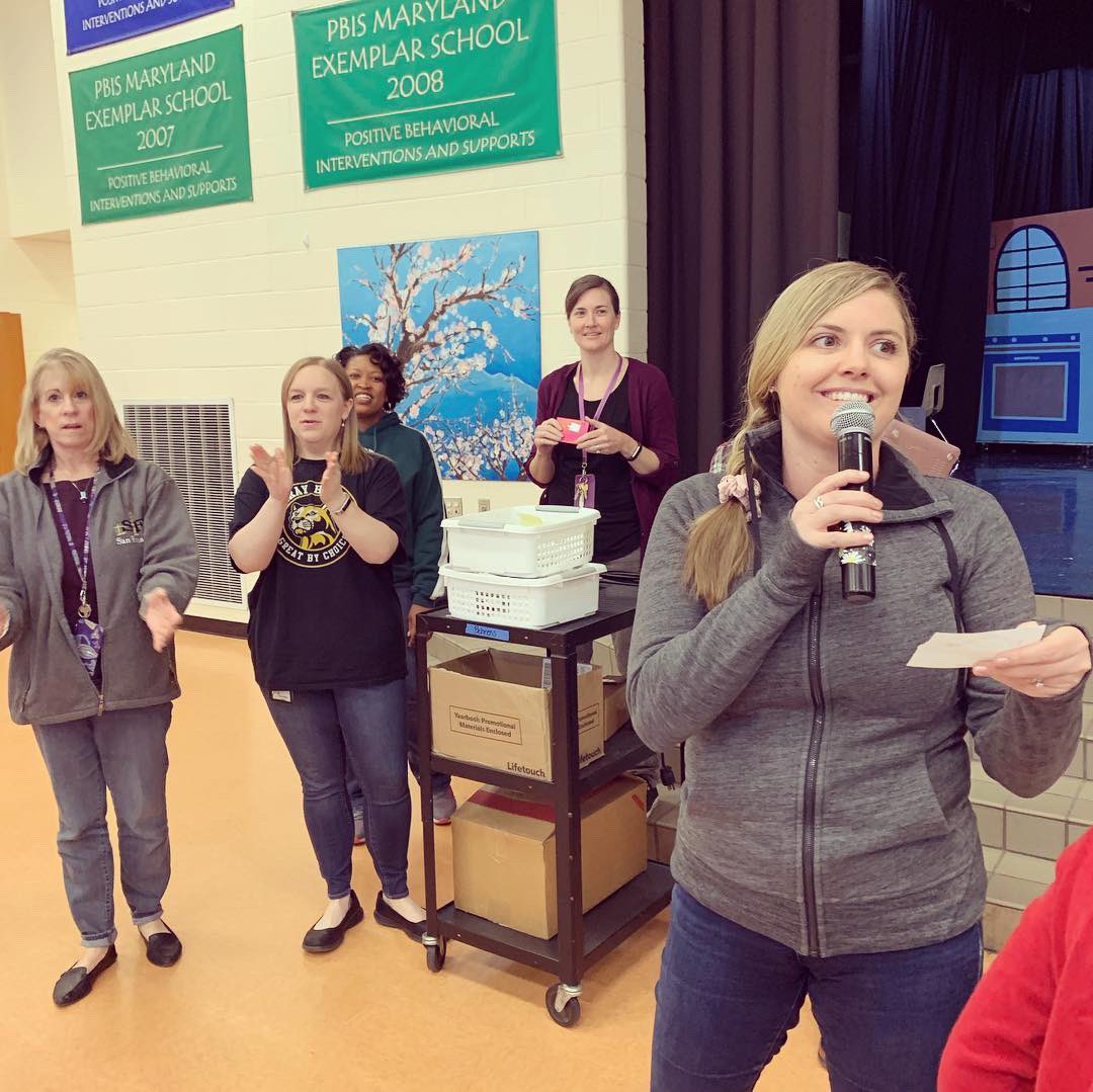 GwynethJones's tweet photo. #GotchaGiveaway during @hcpss_mhms 7th grade lunch! I think this would be fun every Friday w/ @lbehrens8511 &amp; Ace Photographer @MrsCEvansELA The kids were really excited about it!! Mrs @HaleyYorks is the BEST MC! #CelebrateHCPSS https://t.co/DO4xEmIfGe