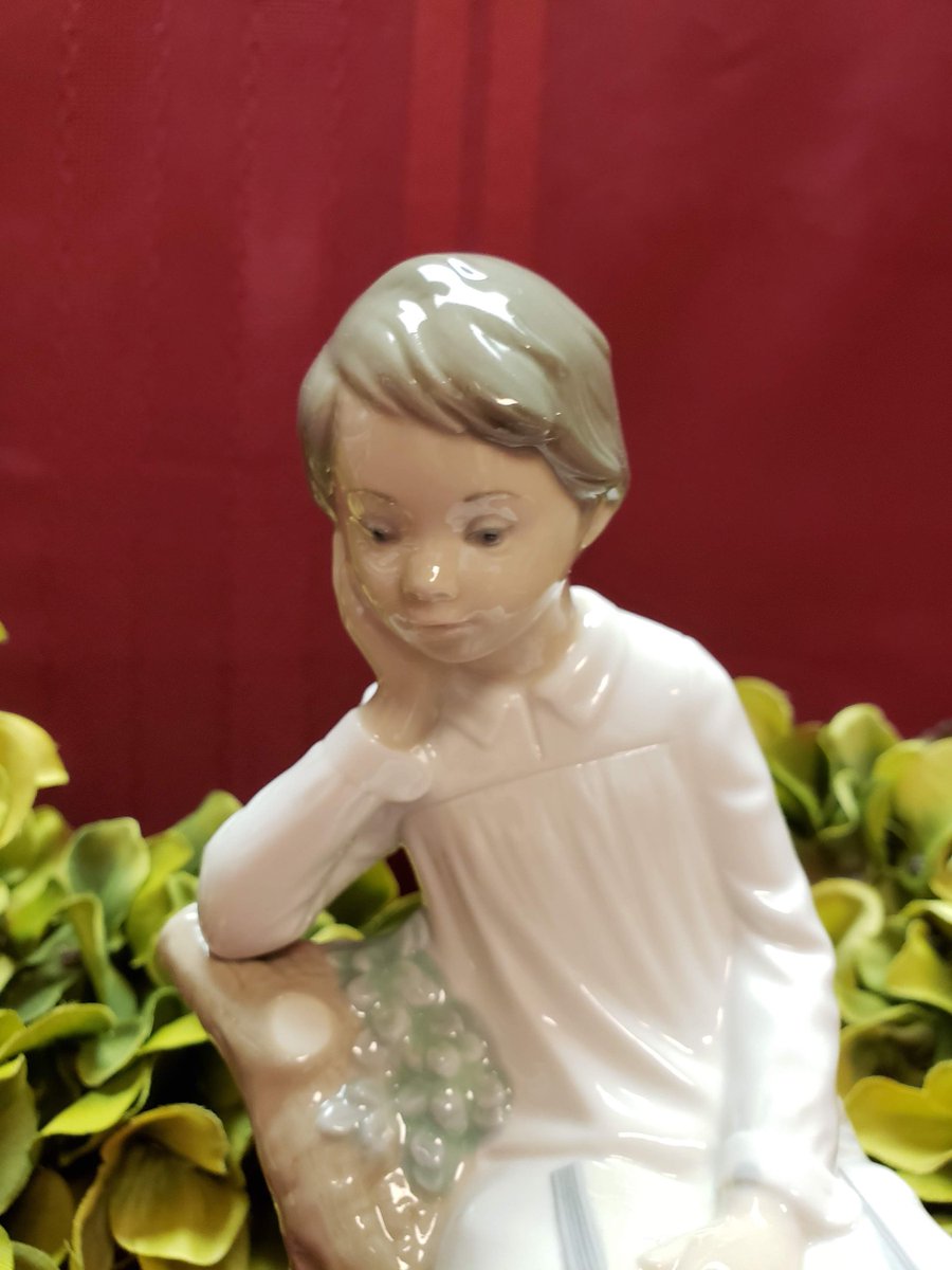 Lyn_Bluefish901's tweet photo. Lladro LITTLE BOY THINKING # 4876, Issued 1974, Retired 1993, Glossy Porcelain, Made in Spain, Sweet Boy Reading in Tree, Collectible https://t.co/5Bj9lr8q1V #Etsy #AmazingFunVintage.etsy.com #Vintage #LittleBoyThinking https://t.co/rNhM2fOCUU