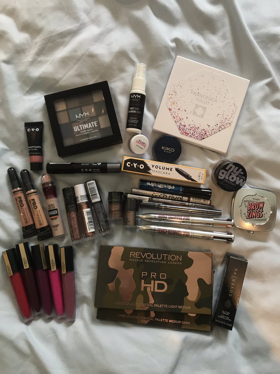 sophdoeslife's tweet photo. while I was sorting I found a load of brand new stuff so I’m gonna do a giveaway for you guys ☺️ all you have to do is be active on my socials and retweet this tweet to be in for a chance to win 😋 will pick the winner on Sunday 14th April! https://t.co/1PLUT5PHK0