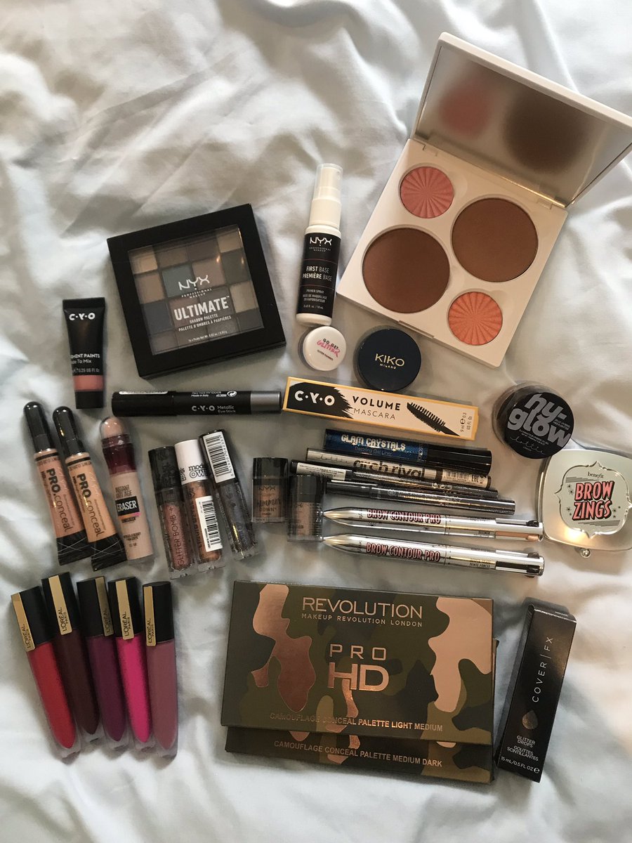 while I was sorting I found a load of brand new stuff so I’m gonna do a giveaway for you guys ☺️ all you have to do is be active on my socials and retweet this tweet to be in for a chance to win 😋 will pick the winner on Sunday 14th April!