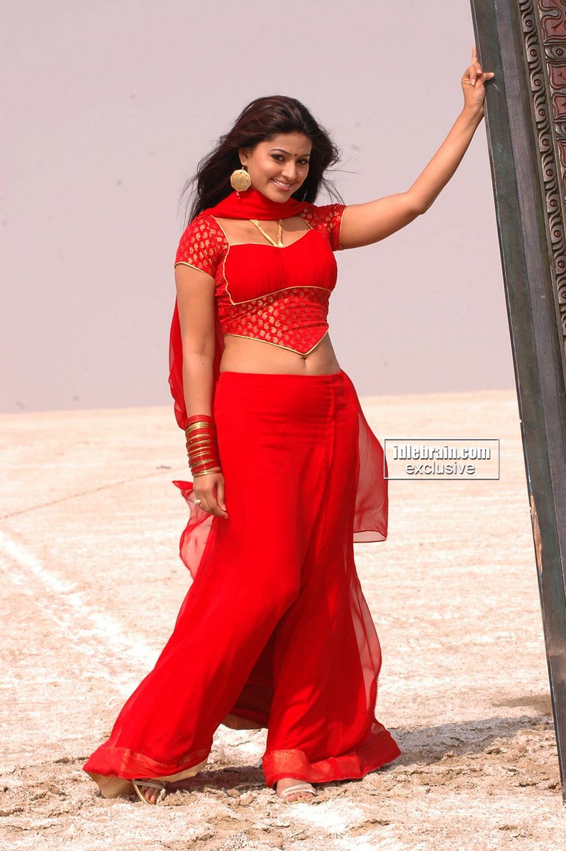 trisha_adimai's tweet photo. Sneha nights 😍🤤 https://t.co/BNYOUBAzFd