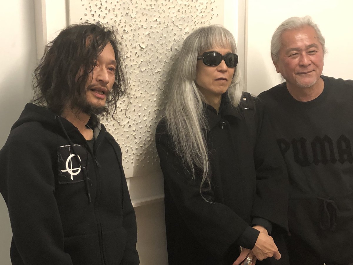 熊谷朋哉 Pa Twitter Eyeさん 灰野敬二さん そして佐藤ジンさん ジンさんの伝説の写真集 Gig の新編集版 Underground Gig も近日中に予約開始です もう一枚はギャラリーのニコレッタ Eyeさん 岡崎乾二郎さん ヤノベケンジさん 柳幸典さんという奇跡の一枚
