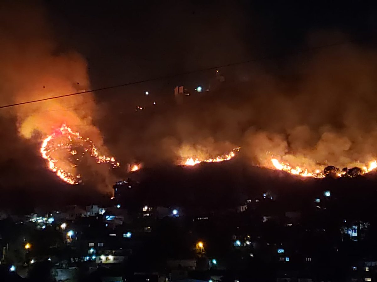 CI_CDMX's tweet photo. #Incendio #Forestal en @GobNau | Se registró incendio en la zona forestal de #Echegaray en el municipio de #Naucalpan @estadodemexico_ lugar al que acudieron #PCBomberos y servicios de emergencia quienes después de varias horas lograron controlar la conflagración
@ciemergencias https://t.co/tanDBl48aT
