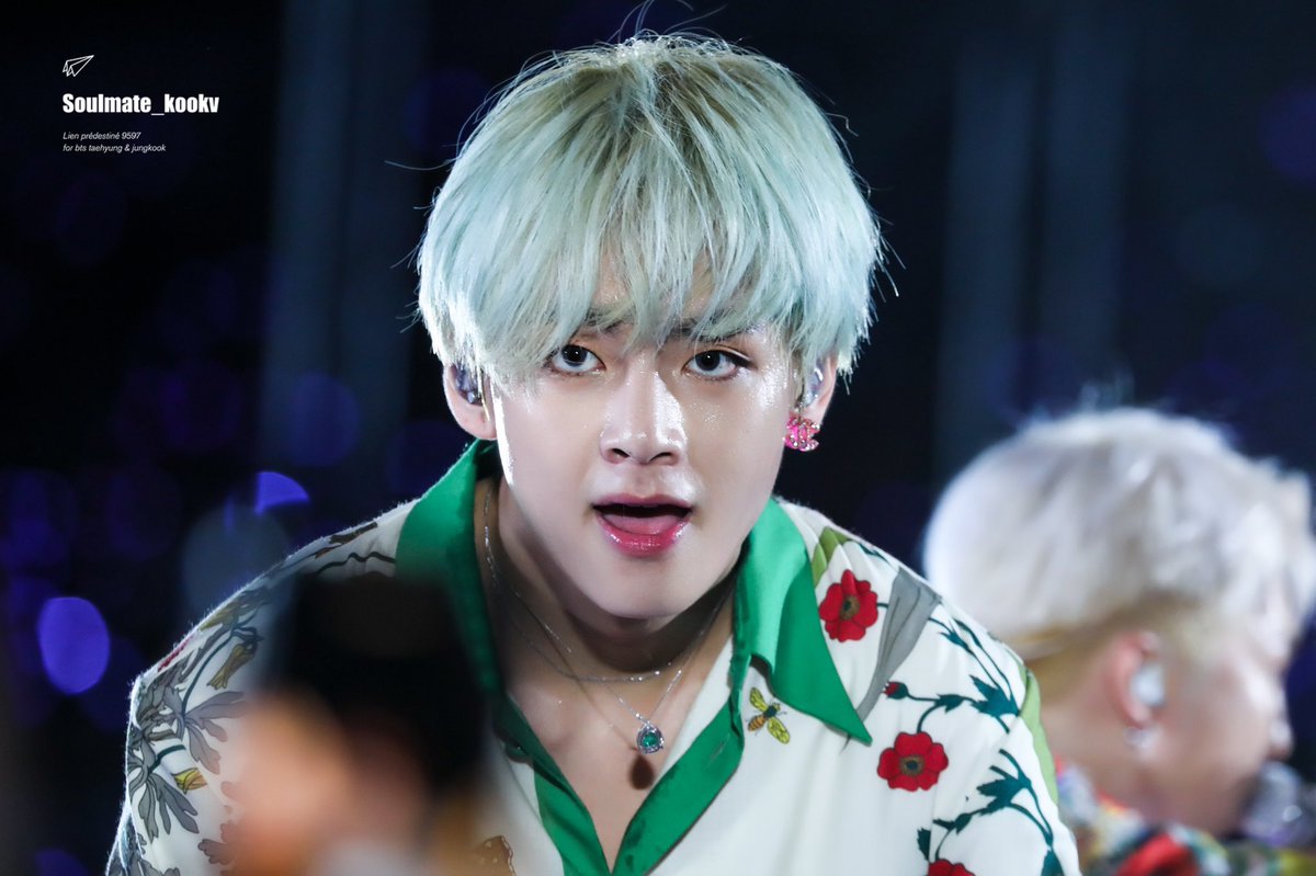 btspiics1's tweet photo. @BTS_twt #V ' LOVE ❤ #BTSinBangkok https://t.co/9KTD8OiMGm