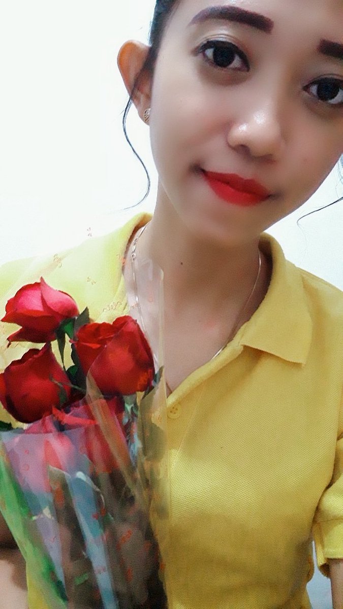 ikaphoenix1's tweet photo. thank you for the flowers my dear ❤😘💋🌹 https://t.co/TvwtVelart