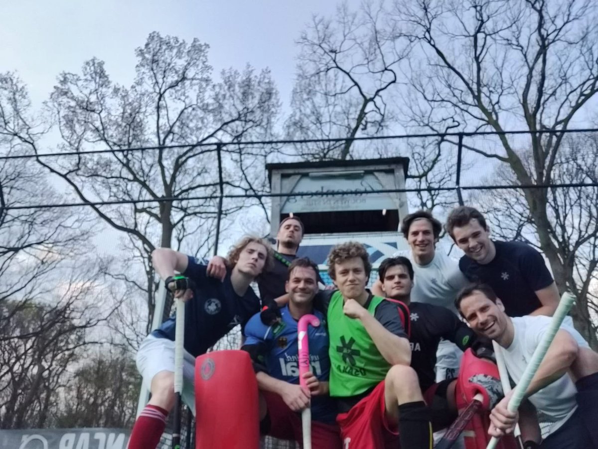 Sunday Funday. #onestepahead #goaliegruesse #wolfgangdeutschland #comeonyoureds #eyesontheprize #forzadragons <a href="/fihockey/">Clive McMurray</a> <a href="/eurohockeyorg/">EuroHockey</a> <a href="/ehlhockeytv/">Euro Hockey League</a> @self_pass <a href="/gribbidcom/">gribbid</a> @obogoalkeepers <a href="/y1hockey/">Y1 Hockey</a> @noccobenelux 📸 @maxlootens