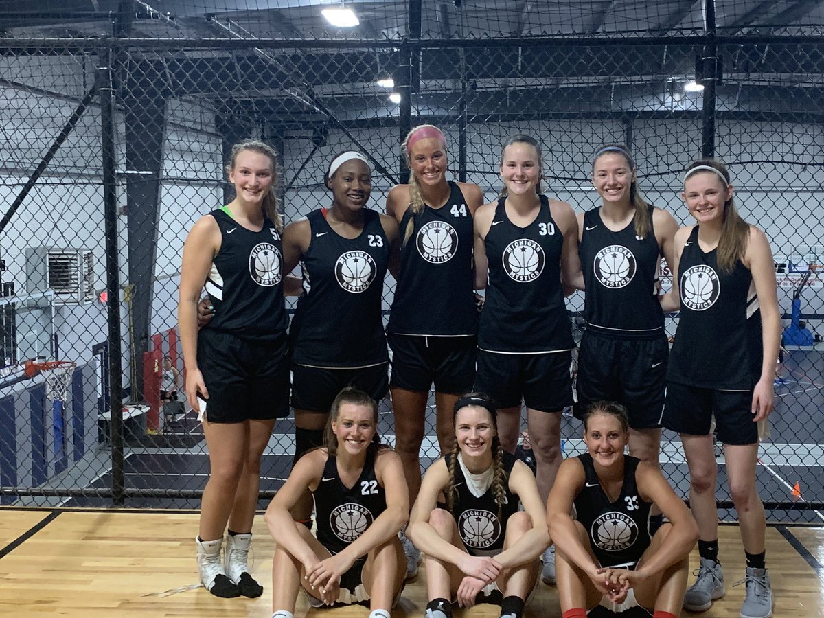 MImystics's tweet photo. First picture of Dreamteam together. https://t.co/XUZkY2Ypbm